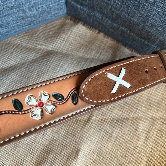 Floral Brown Leather Belt (size 42) 🌺 🌼 - Picture 12 of 17